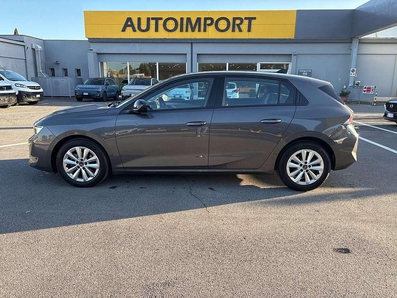 Usata Opel Astra Edition 110 CV (80 kW) 2023 Grigio Berlina