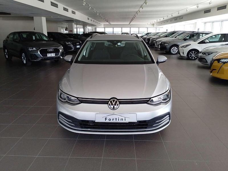 Usata VW Golf VIII Life 131 CV (96 kW) 2021 Argento Station wagon
