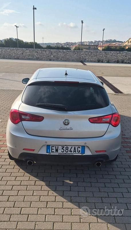 Usata Alfa Romeo Giulietta Distinctive 150 CV (110 kW) 2014 Grigio Utilitaria