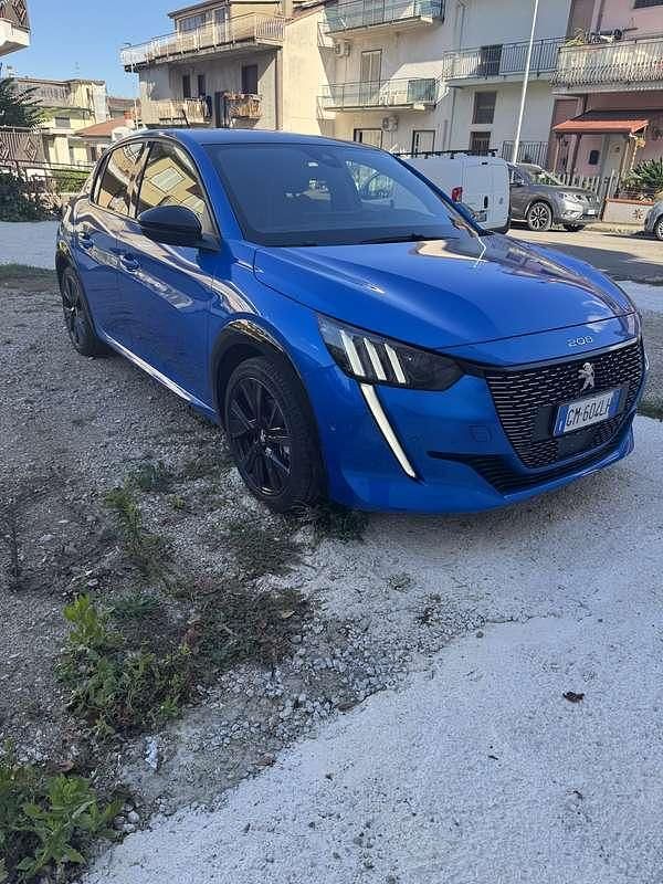 Usata 2023 Peugeot 208 GT Due volumi | 20.000 € (Molto cara) - Immagine 1/4