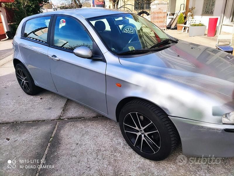 Begagnad Alfa Romeo 147 140 HK (102 kW) 2004 Halvkombi