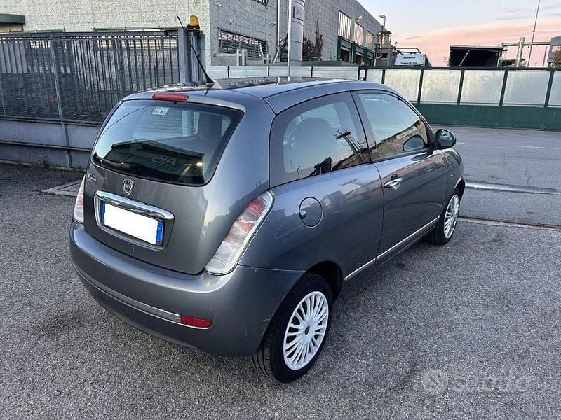 Usata Lancia Ypsilon 69 CV (50 kW) 2011 Grigio Utilitaria