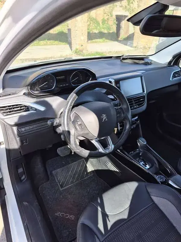Usata Peugeot 2008 Allure 110 CV (80 kW) 2016 Bianco SUV