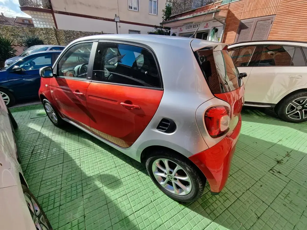 Usata Smart ForFour Passion 71 CV (52 kW) 2017 Grigio Utilitaria