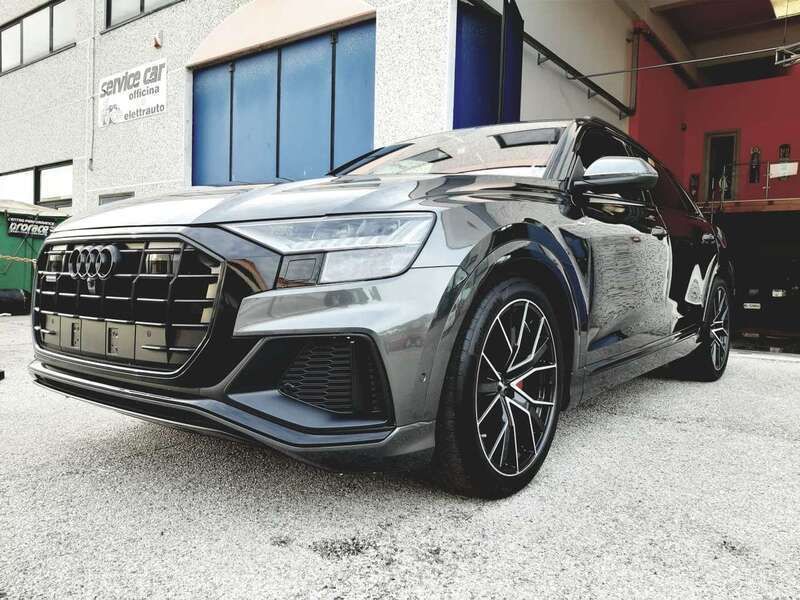 Usata Audi Q8 Black Edition 286 CV (210 kW) 2018 Grigio daytona perla SUV