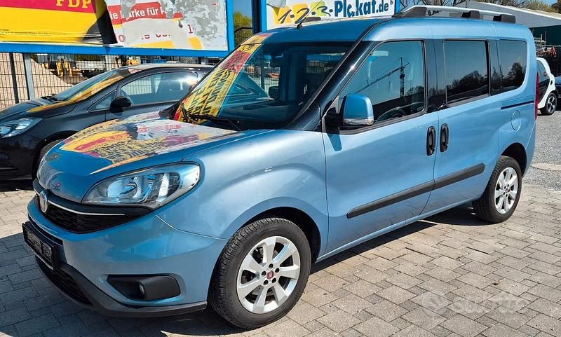 Usata Fiat Doblò 105 CV (77 kW) 2015 Blu Monovolume