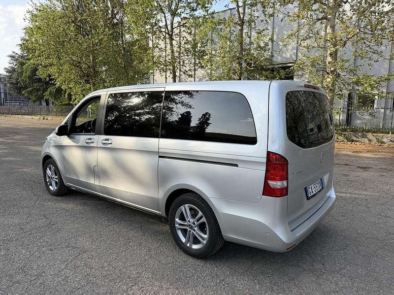 Usata Mercedes V220 163 CV (119 kW) 2020 Argento Monovolume