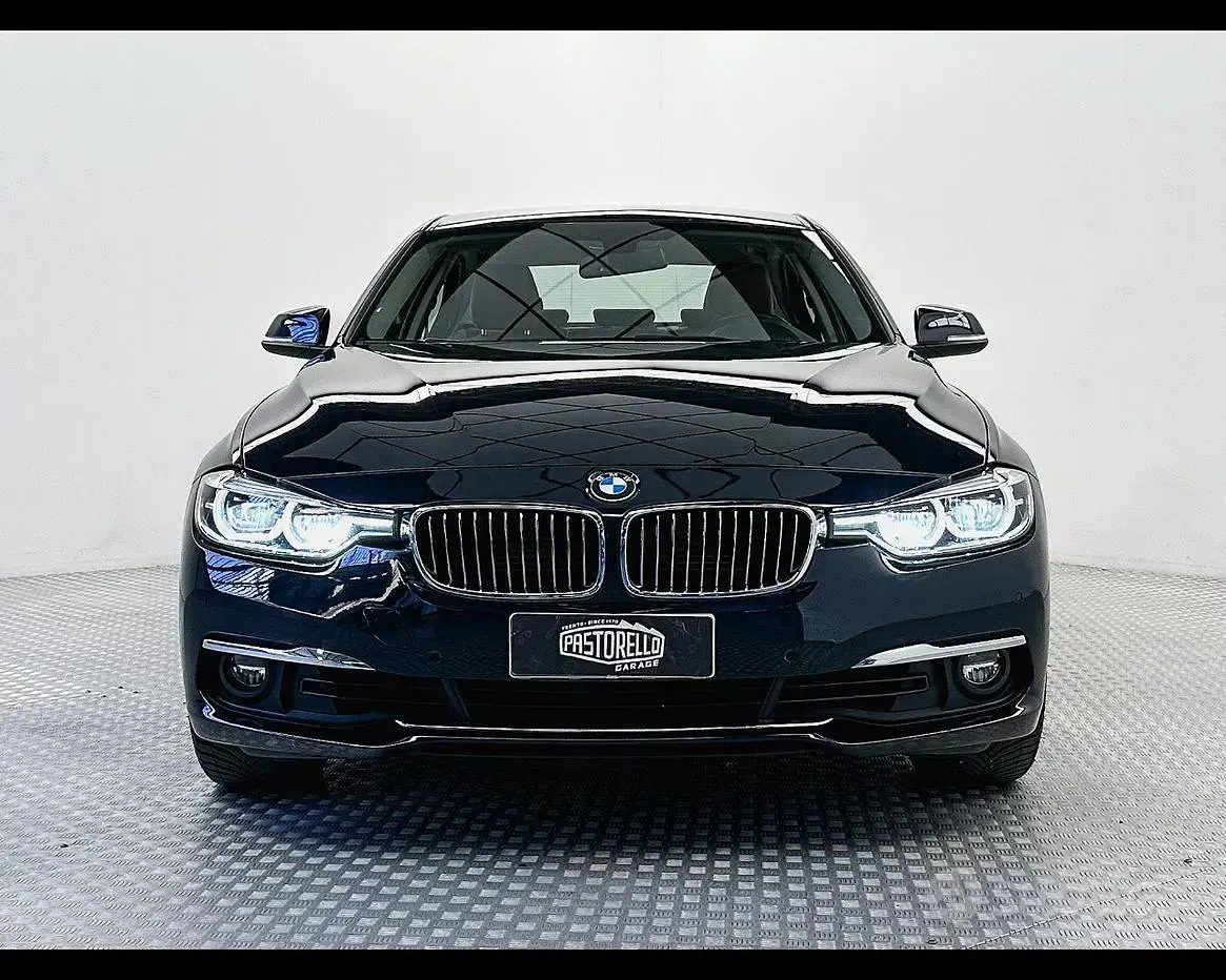 Usata BMW 330 iPerformance 184 CV (135 kW) 2017 Bluazzurro Berlina