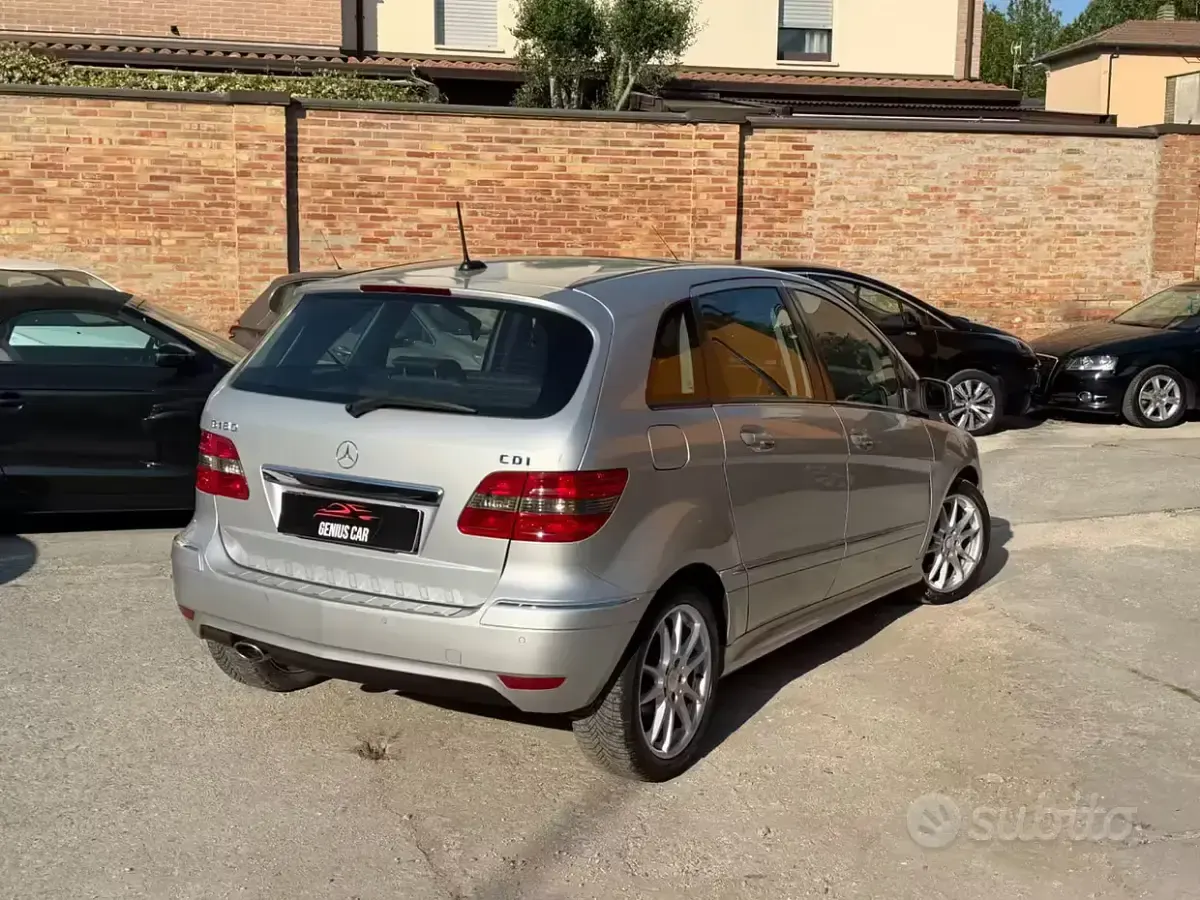 Usata Mercedes B180 109 CV (80 kW) 2008 Grigio Monovolume