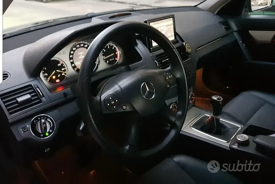 Usata Mercedes C220 170 CV (125 kW) 2007 Nero Berlina