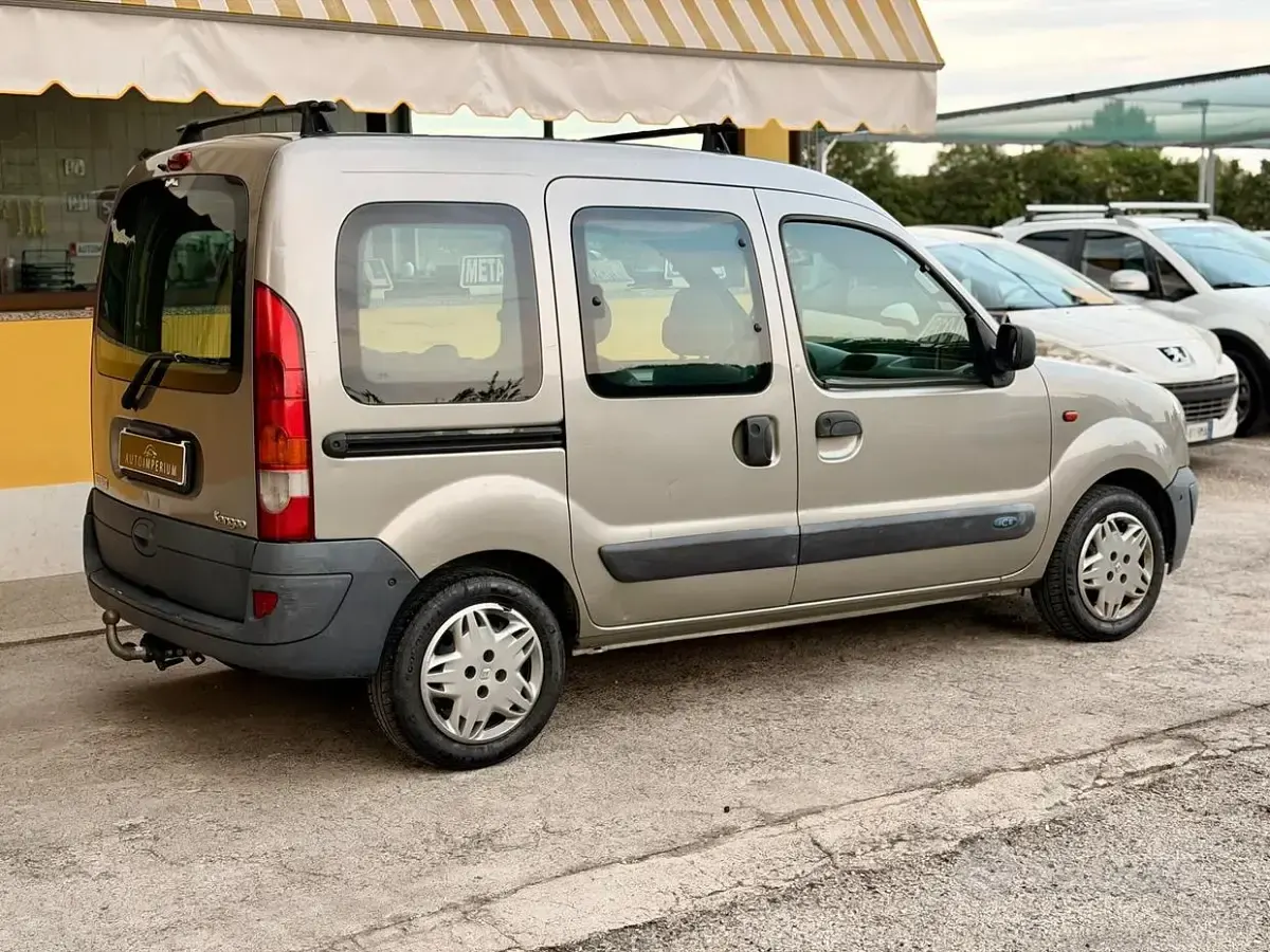 Usata Renault Kangoo 82 CV (60 kW) 2004 Verde Monovolume
