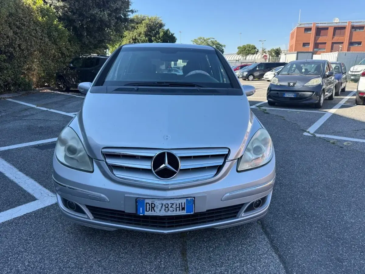 Usata Mercedes B180 109 CV (80 kW) 2008 Argento Monovolume