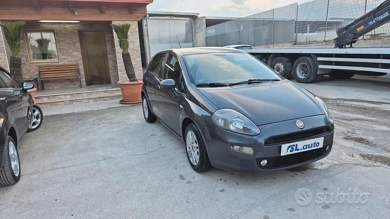 Usata Fiat Punto Lounge 75 CV (55 kW) 2014 Grigio Utilitaria