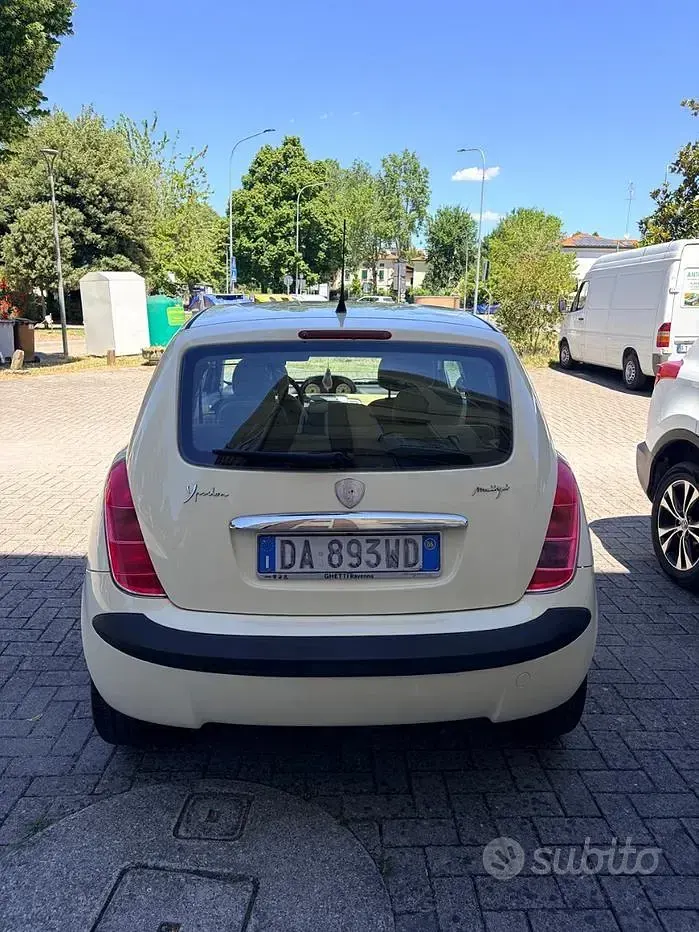 Usata Lancia Ypsilon 69 CV (50 kW) 2006 Giallo Utilitaria