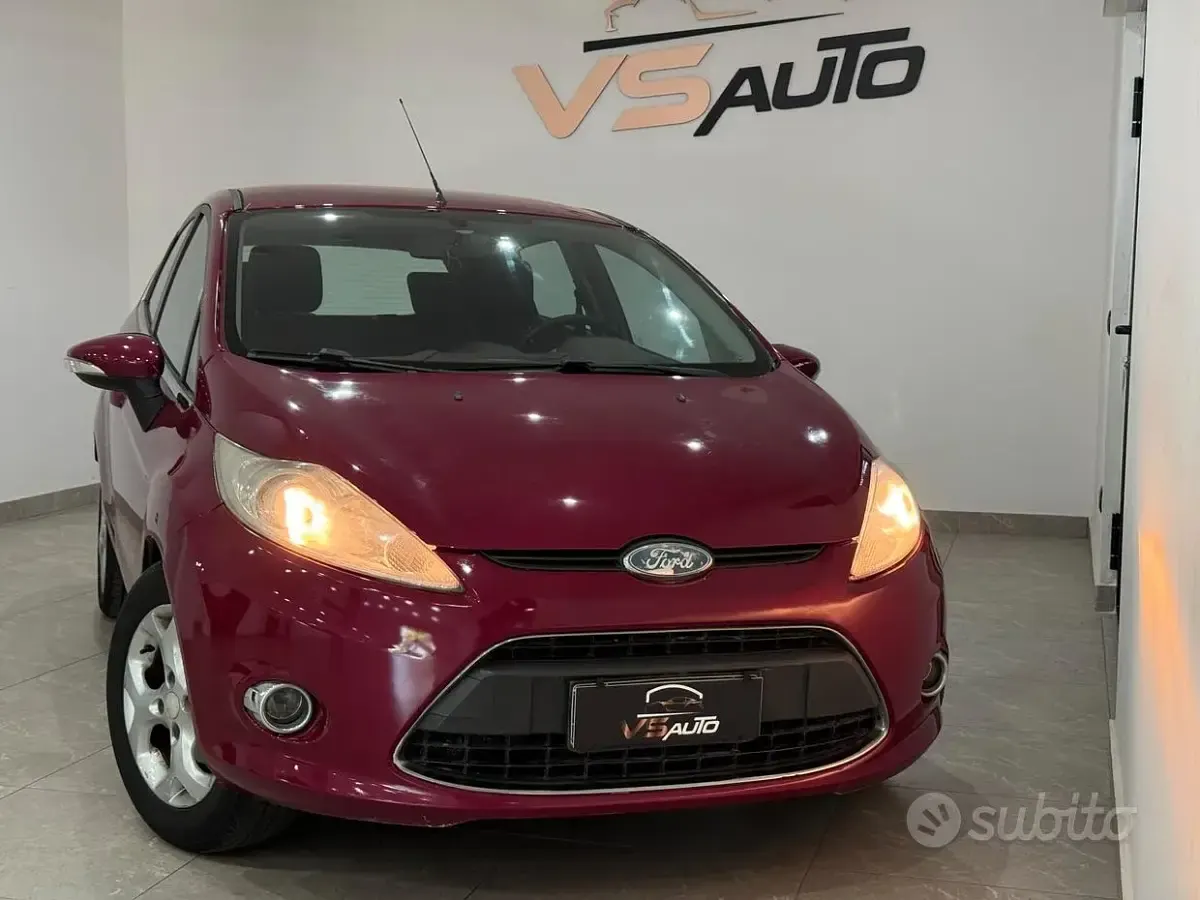 Usata Ford Fiesta 68 CV (50 kW) 2009 Viola Berlina