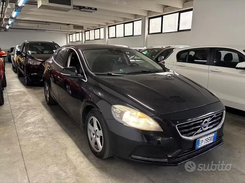 Usata Volvo V40 115 CV (84 kW) 2013 Nero Berlina