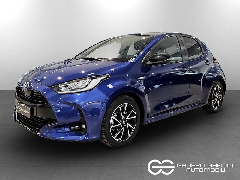 Usata Toyota Yaris Hybrid Lounge 92 CV (67 kW) 2021 Blu Utilitaria