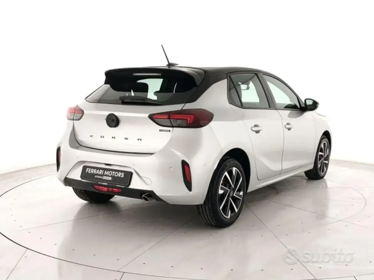 Usata Opel Corsa 101 CV (74 kW) 2025 Kaolin white Utilitaria