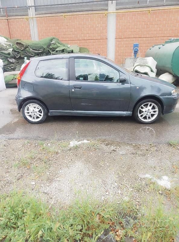 Usata Fiat Punto 80 CV (58 kW) 2002 Grigio Utilitaria