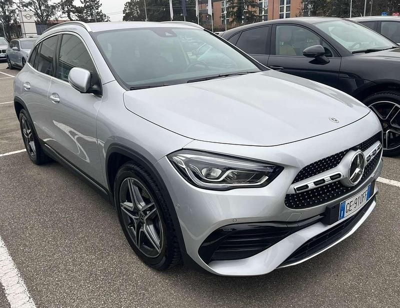 Usata Mercedes GLA200 Premium 150 CV (110 kW) 2021 Argento SUV