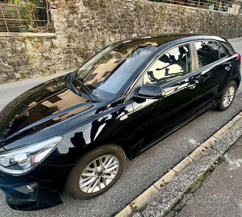 Usata Kia Rio 120 CV (88 kW) 2022 Nero Berlina