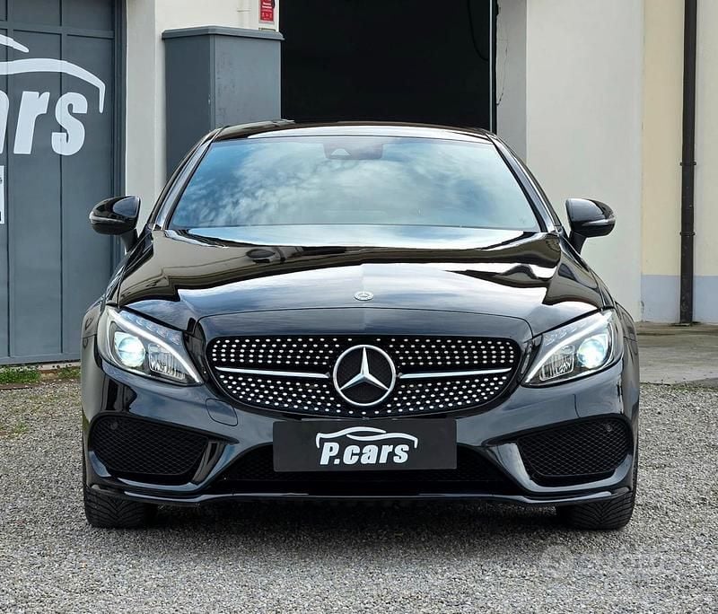Usado Mercedes C220 Premium 170 CV (125 kW) 2018 Negro Coupe