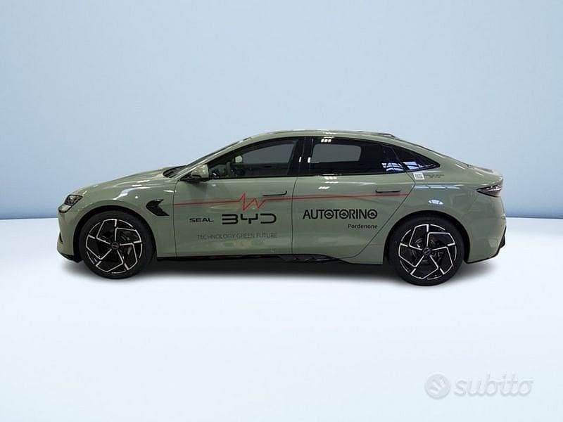 Nuova BYD Seal 389 kW (530 CV) 2025 Verde Berlina