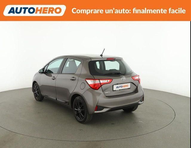 Usata Toyota Yaris Active 111 CV (81 kW) 2019 Grigio Berlina