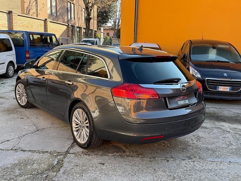 Usata Opel Insignia Cosmo 160 CV (117 kW) 2012 Grigio Station wagon