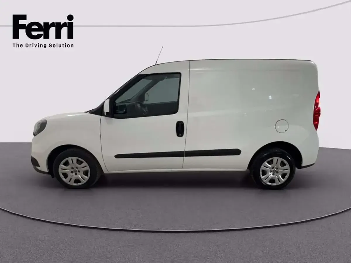 Usata Fiat Doblò Lounge 105 CV (77 kW) 2022 Bianco Monovolume