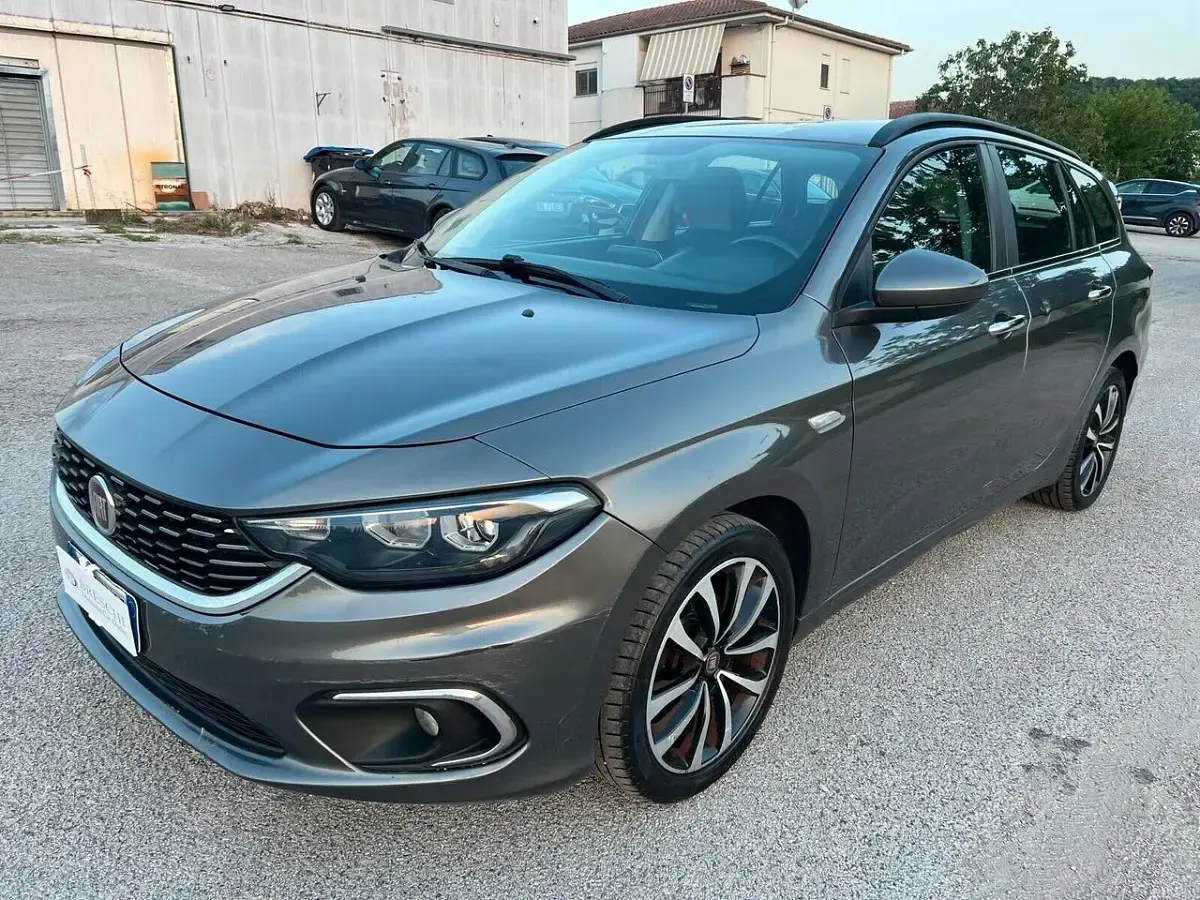 Usata Fiat Tipo Lounge 95 CV (69 kW) 2017 Grigio Station wagon