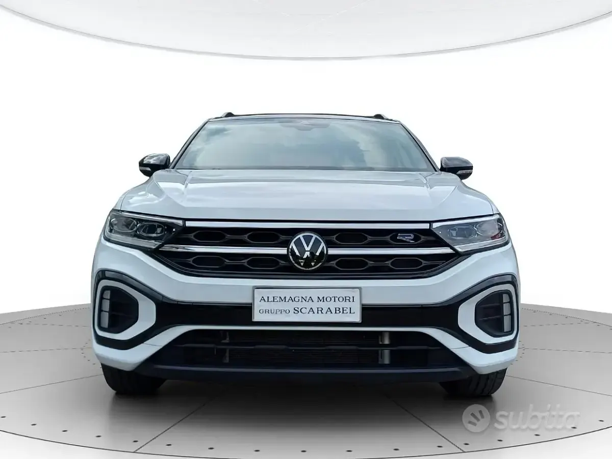 Usata VW T-Roc R-line 150 CV (110 kW) 2023 Pure white nero SUV