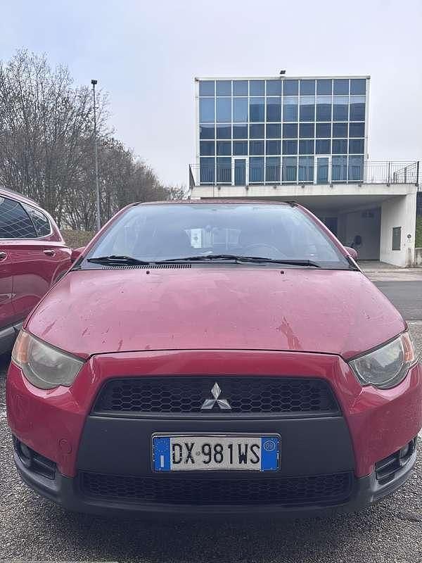 Usata Mitsubishi Colt Inform 75 CV (55 kW) 2009 Rosso Utilitaria