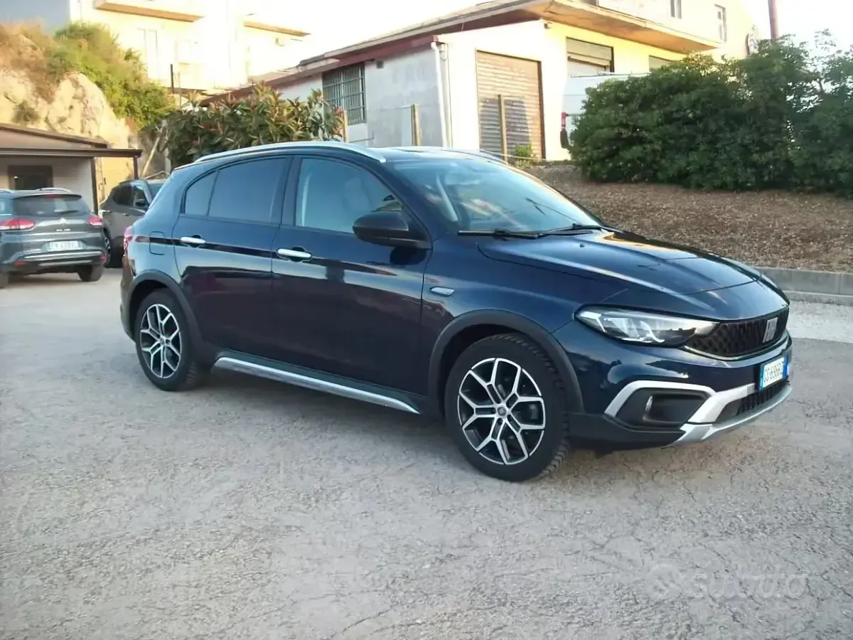 Usata Fiat Tipo Cross 131 CV (96 kW) 2022 Blu Berlina