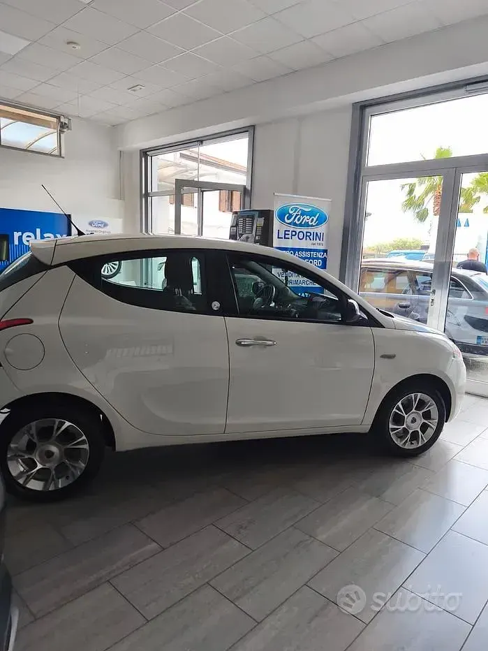 Usata Lancia Ypsilon 69 CV (50 kW) 2016 Bianco Utilitaria