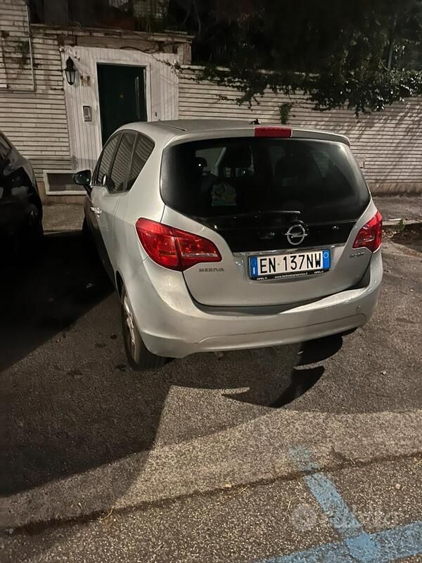 Grigio Usata 2012 Opel Meriva Monovolume | 5300 € (Buon prezzo) - Immagine 1/4
