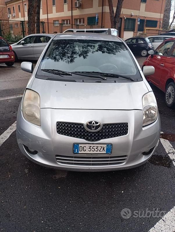 Begagnad Toyota Yaris 90 HK (66 kW) 2007 Grå Sedan