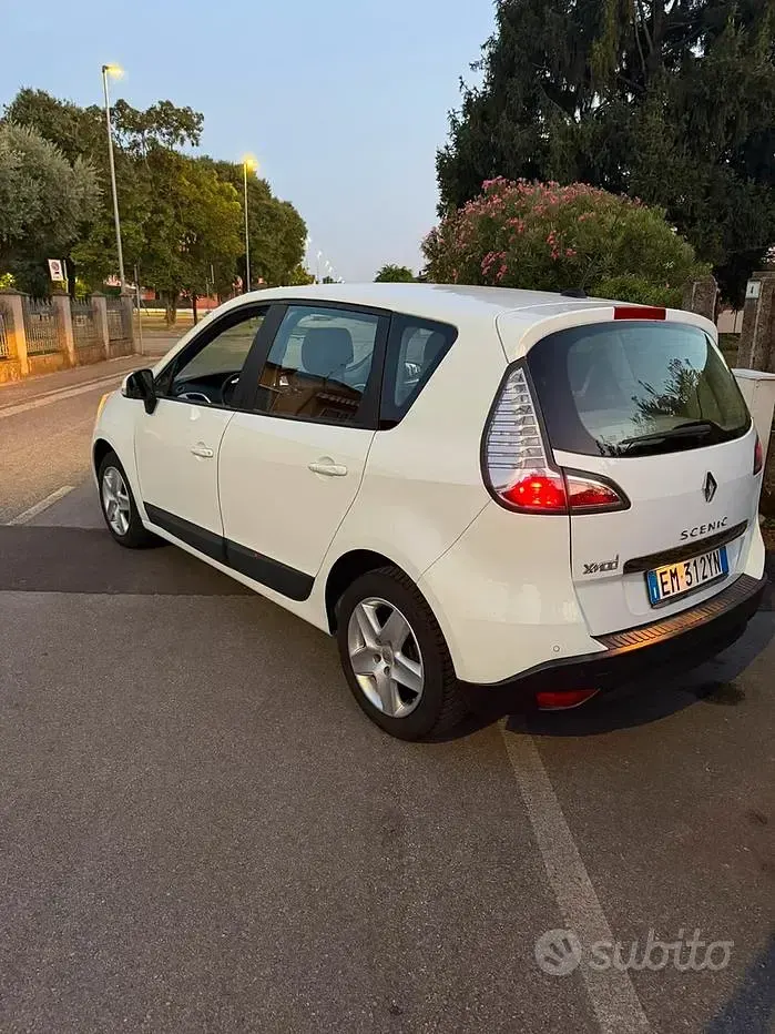 Usata Renault Scénic III 110 CV (80 kW) 2012 Bianco Monovolume