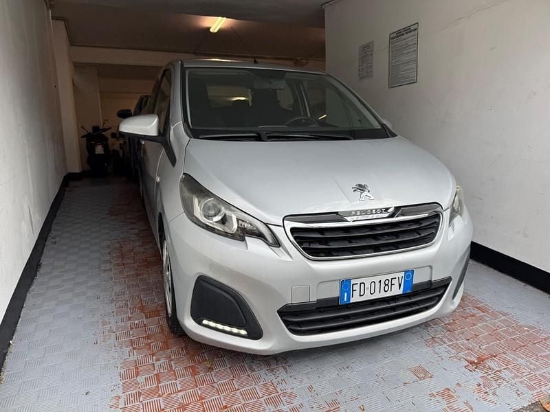 Usata Peugeot 108 Active 69 CV (50 kW) 2016 Argento Berlina