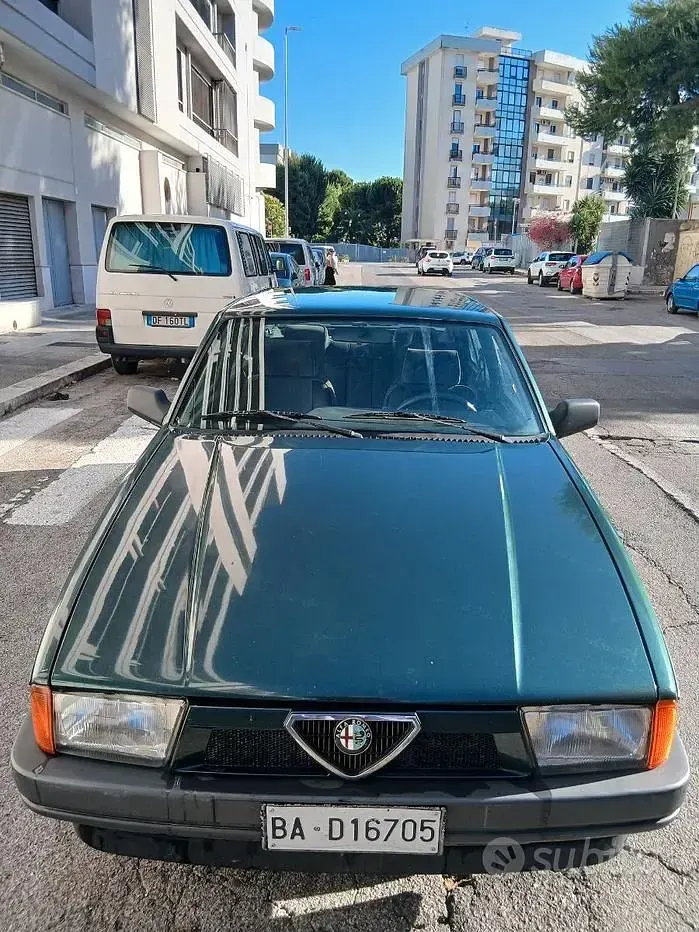 Usata Alfa Romeo 75 105 CV (77 kW) 1991 Verde Berlina