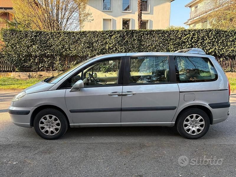 Usata Peugeot 807 136 CV (100 kW) 2005 Grigio Monovolume