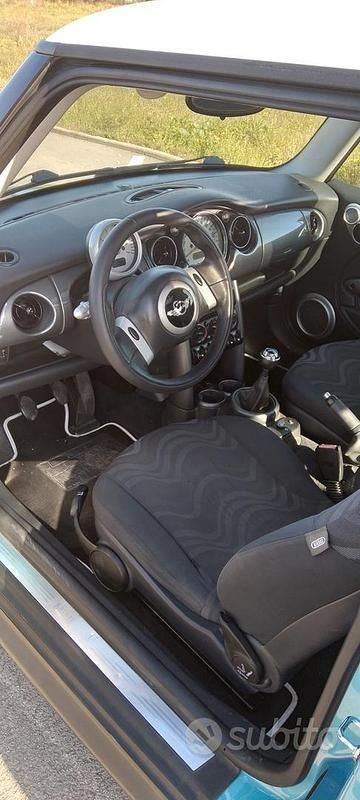 Begagnad Mini One D 75 HK (55 kW) 2004 Halvkombi