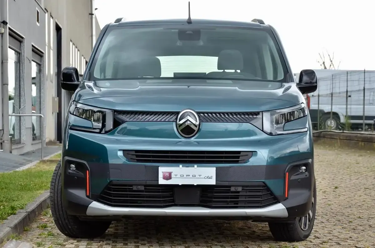 Usata Citroën e-Berlingo XTR 131 CV (96 kW) 2025 Verde Monovolume