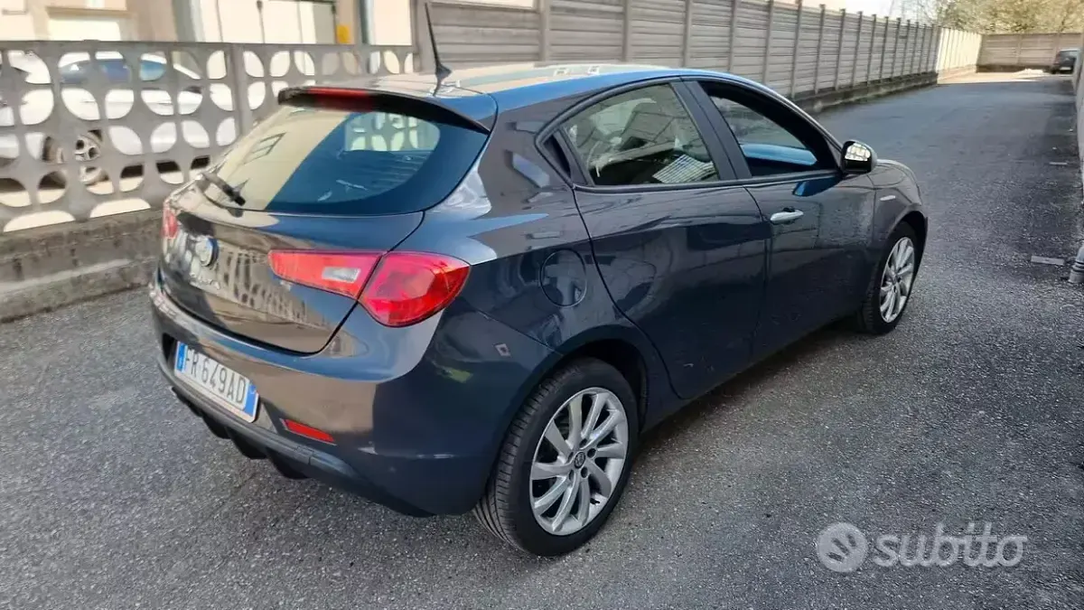 Usata Alfa Romeo Giulietta 120 CV (88 kW) 2018 Grigio Utilitaria