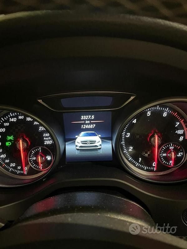 Usata Mercedes A180 Executive 122 CV (89 kW) 2017 Grigio Utilitaria