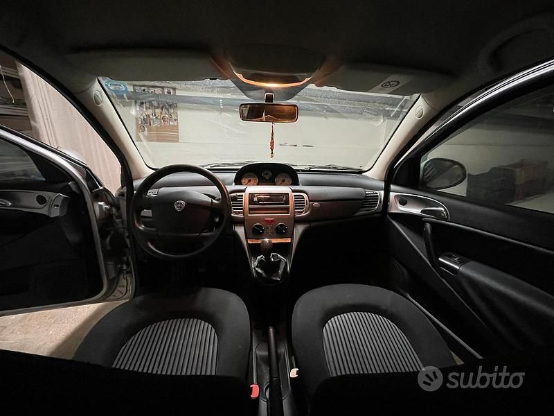 Usata Lancia Ypsilon 60 CV (44 kW) 2010 Grigio Utilitaria