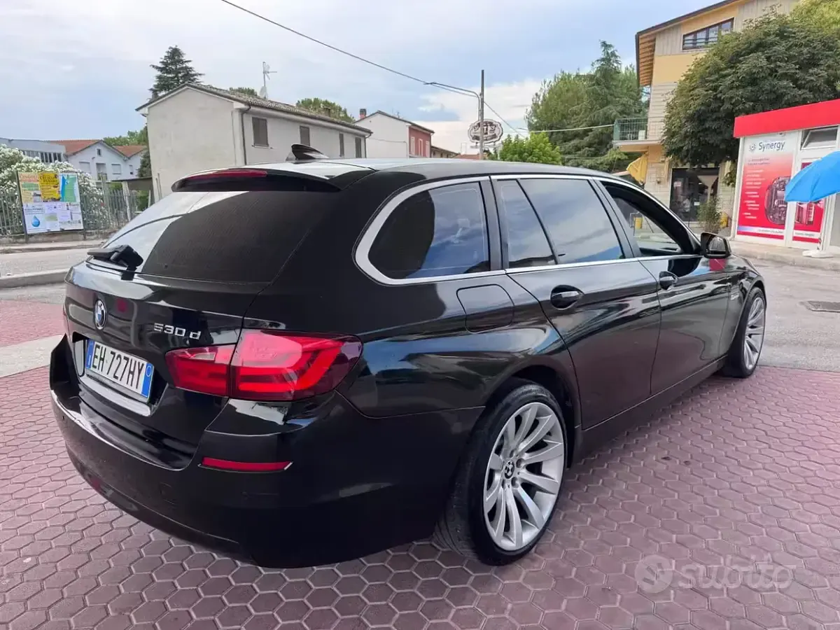 Usata BMW 530 245 CV (180 kW) 2012 Nero Station wagon