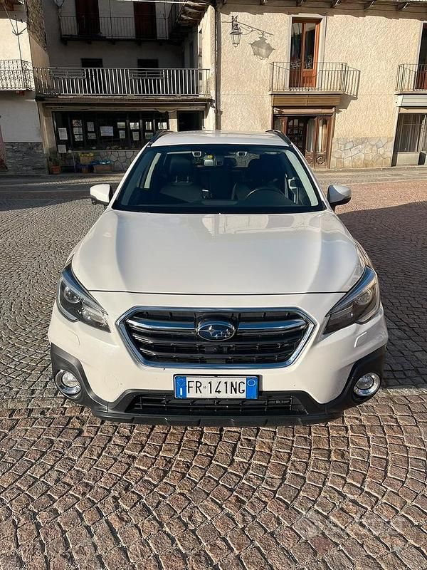 Usata Subaru Outback 175 CV (128 kW) 2018 Bianco Station wagon