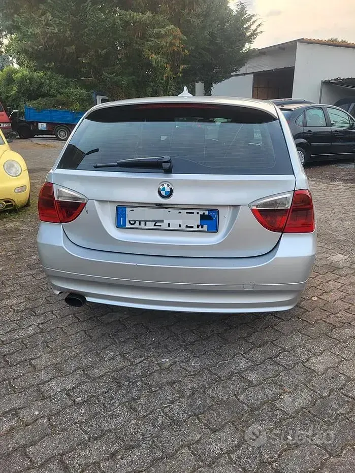 Usado BMW 320 177 CV (130 kW) 2008 Gris Berlina