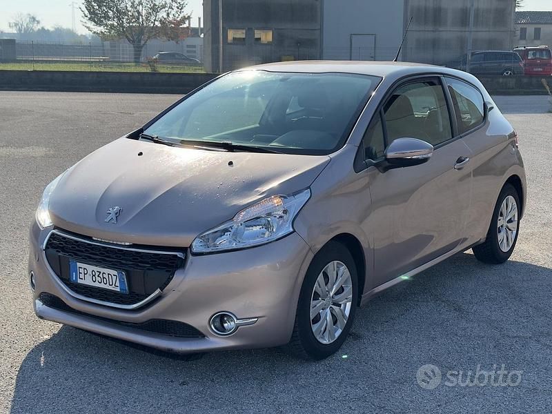 Marrone Usata 2012 Peugeot 208 Due volumi | 2900 € (Super prezzo) - Immagine 1/4